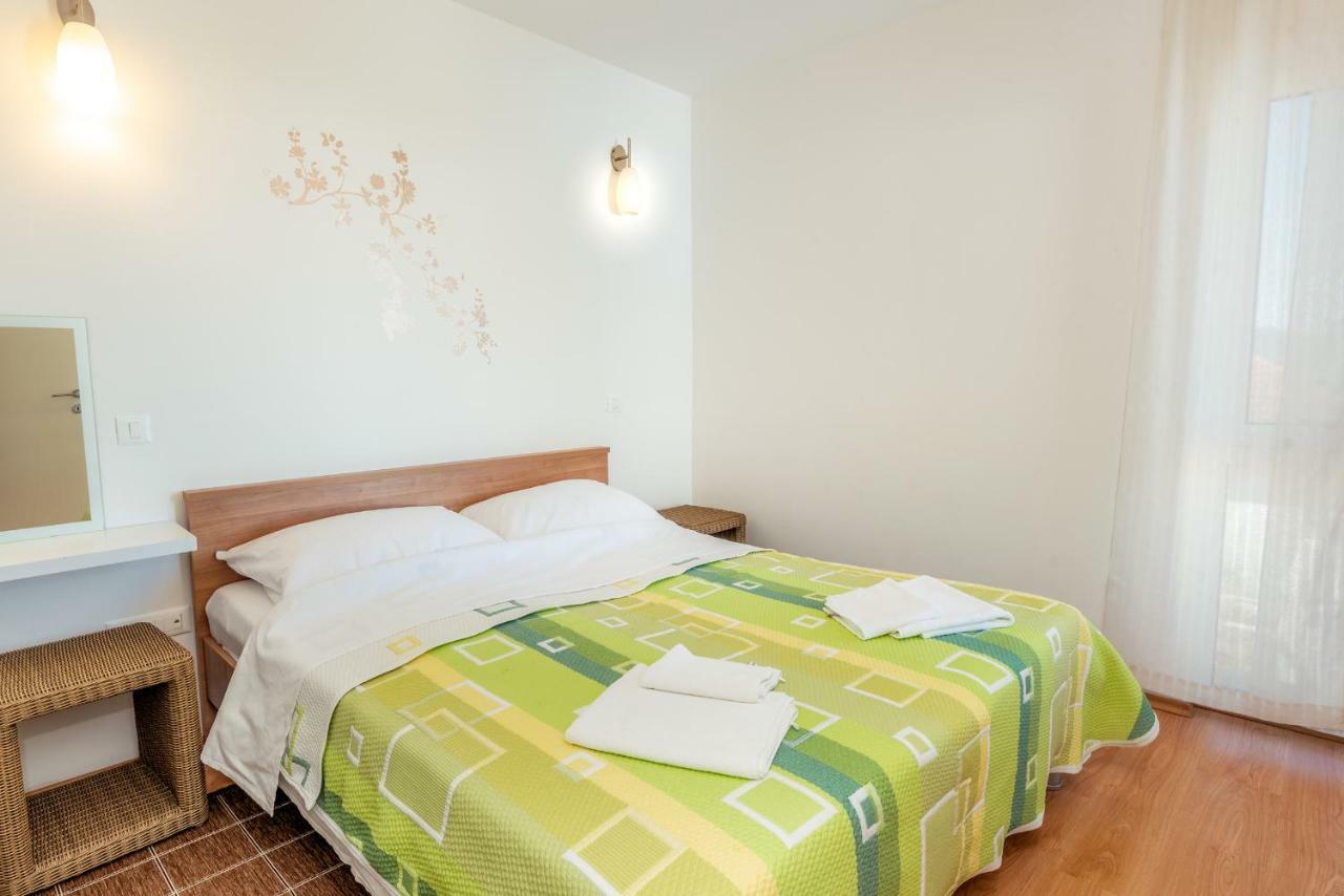 Apartmani Gelo Клек Екстериор снимка